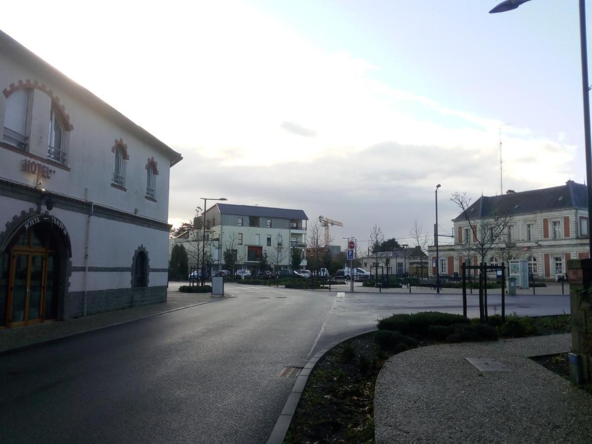 Hotel De La Gare Clisson Exterior photo